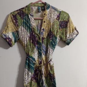 Weavers Sz Medium, V-Neck Retro Flowery muticolor tie top